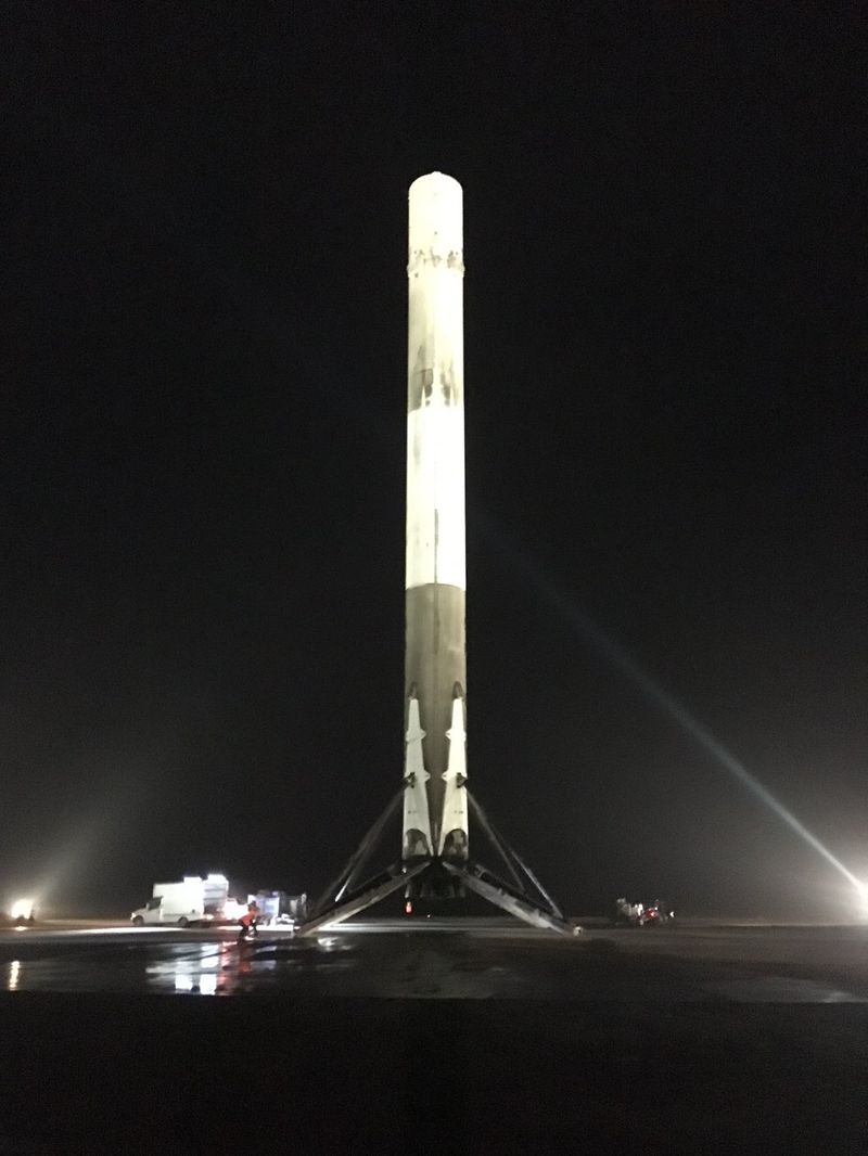Illustration for article titled The Most Badass Photos from the SpaceX Rocket Landing